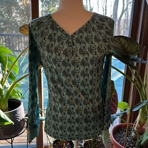 Adorable the north face women’s size small button Henley base layer shirt